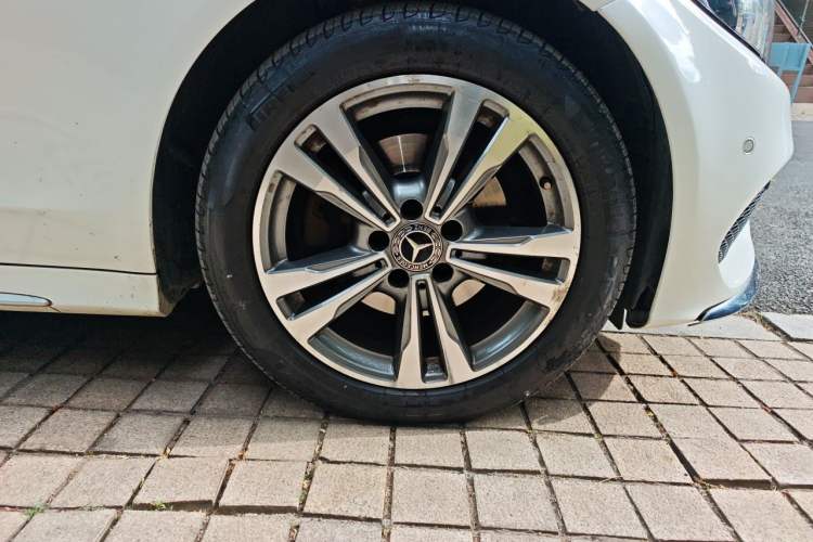 Used Mercedes-Benz C-Class 2017 Facelift C 200 L Sport Edition Right Front Wheel Hub