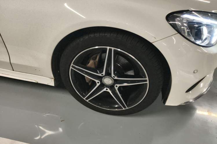 Used Mercedes-Benz C-Class 2017 C 200 Coupe Right Front Wheel Hub
