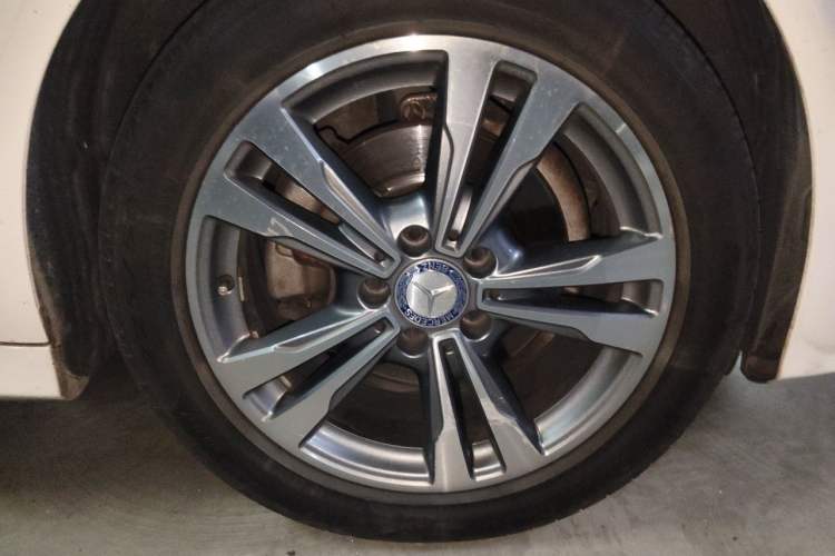 Used Mercedes-Benz C-Class 2017 Restyled C 200 Sport Edition Right Front Wheel Hub