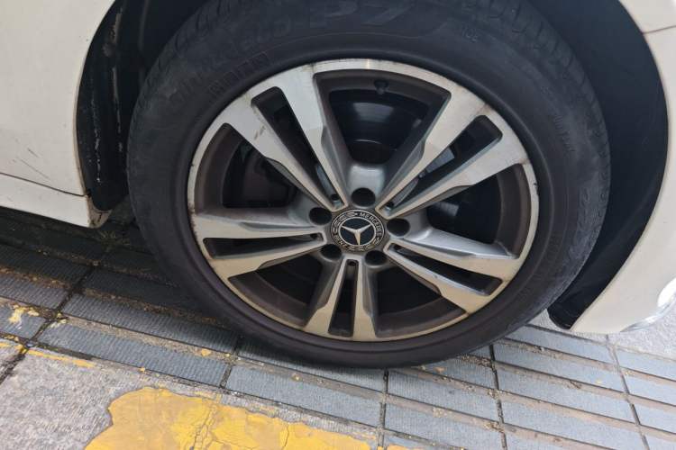 Used Mercedes-Benz C-Class 2017 Facelift C 200 L Sport Edition Right Front Wheel Hub