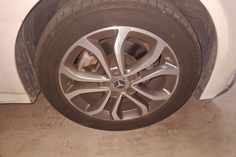Used Mercedes-Benz C-Class 2017 Restyled C 180 L Fashion Edition Sport Version Right Front Wheel Hub