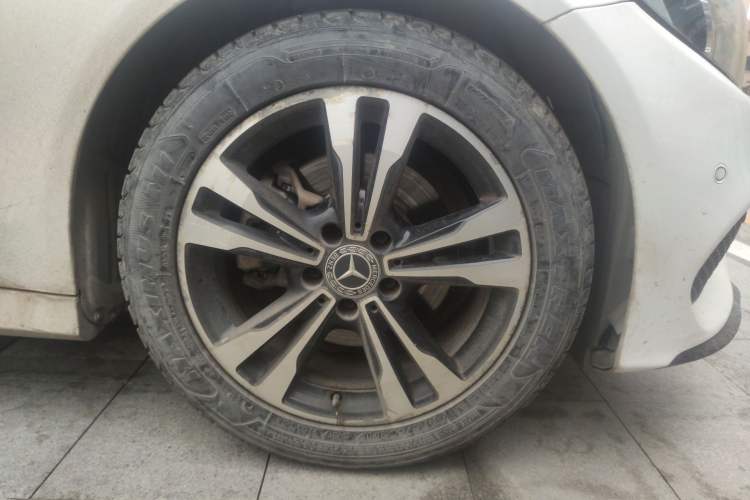 Used Mercedes-Benz C-Class 2017 Restyled C 200 Sport Edition Right Front Wheel Hub