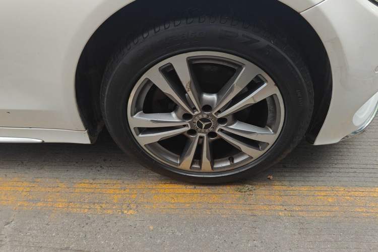 Used Mercedes-Benz C-Class 2017 Facelift C 200 L Sport Edition Right Front Wheel Hub