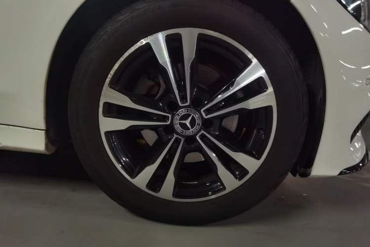 Used Mercedes-Benz C-Class 2017 C 200 Sport Edition Right Front Wheel Hub