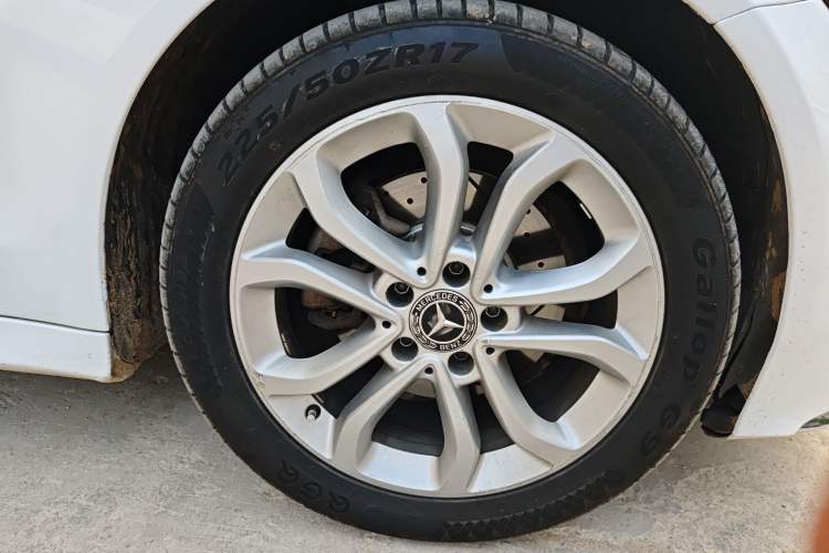 Used Mercedes-Benz C-Class 2017 Facelifted C 180 L Stylish Edition Right Front Wheel Hub