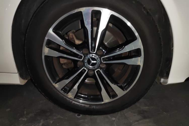 Used Mercedes-Benz C-Class 2017 Restyled C 200 Sport Edition Right Front Wheel Hub