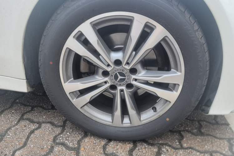 Used Mercedes-Benz C-Class 2017 Facelift C 200 L Sport Edition Right Front Wheel Hub