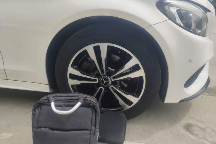 Used Mercedes-Benz C-Class 2017 Restyled C 200 Sport Edition Right Front Wheel Hub