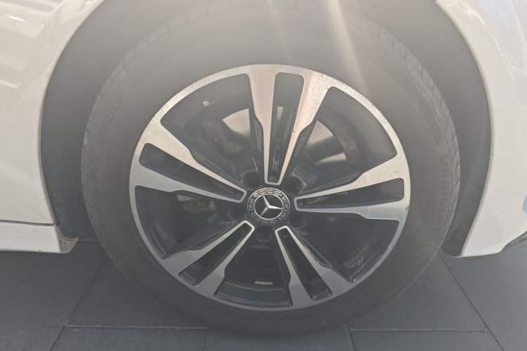 Used Mercedes-Benz C-Class 2017 Restyled C 200 Sport Edition Right Front Wheel Hub