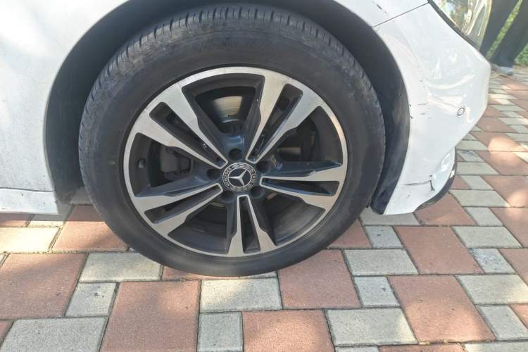 Used Mercedes-Benz C-Class 2017 Restyled C 200 Sport Edition Right Front Wheel Hub
