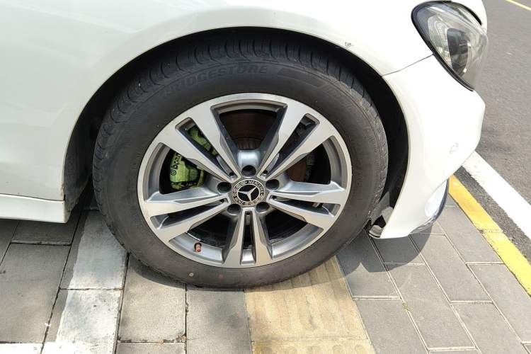 Used Mercedes-Benz C-Class 2017 Facelift C 200 L Sport Edition Right Front Wheel Hub