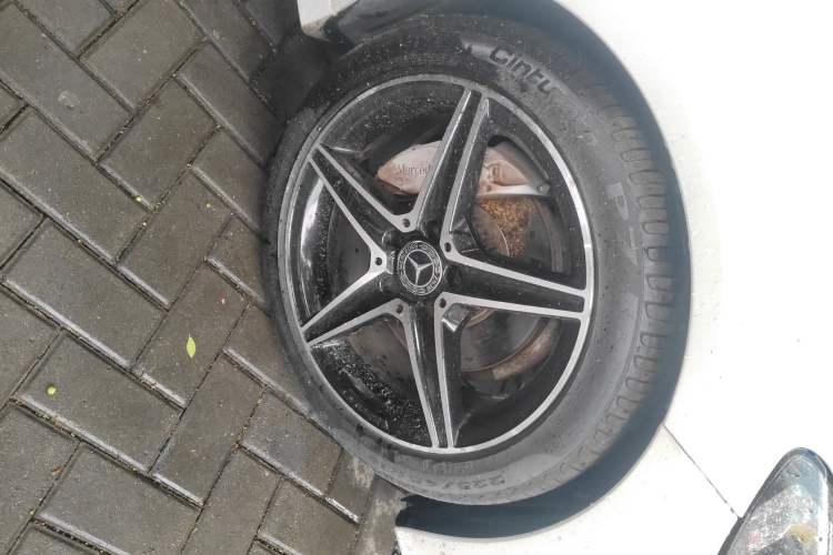 Used Mercedes-Benz C-Class 2017 Facelift C 200 Coupe Right Front Wheel Hub