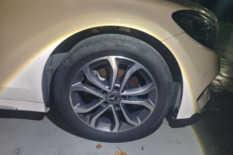 Used Mercedes-Benz C-Class 2017 Restyled C 180 L Fashion Edition Sport Version Right Front Wheel Hub