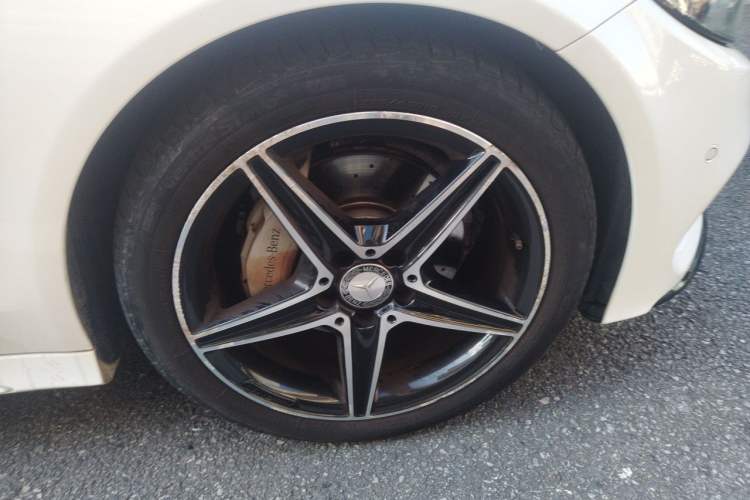 Used Mercedes-Benz C-Class 2017 C 200 Coupe Right Front Wheel Hub