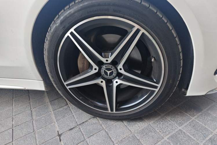Used Mercedes-Benz C-Class 2017 Facelift C 200 Coupe Right Front Wheel Hub
