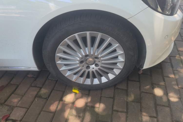 Used Mercedes-Benz C-Class 2017 Restyled C 180 L Fashion Edition Sport Version Right Front Wheel Hub
