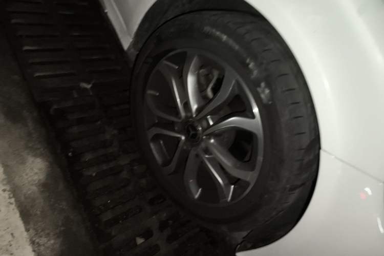 Used Mercedes-Benz C-Class 2017 Restyled C 180 L Fashion Edition Sport Version Right Front Wheel Hub