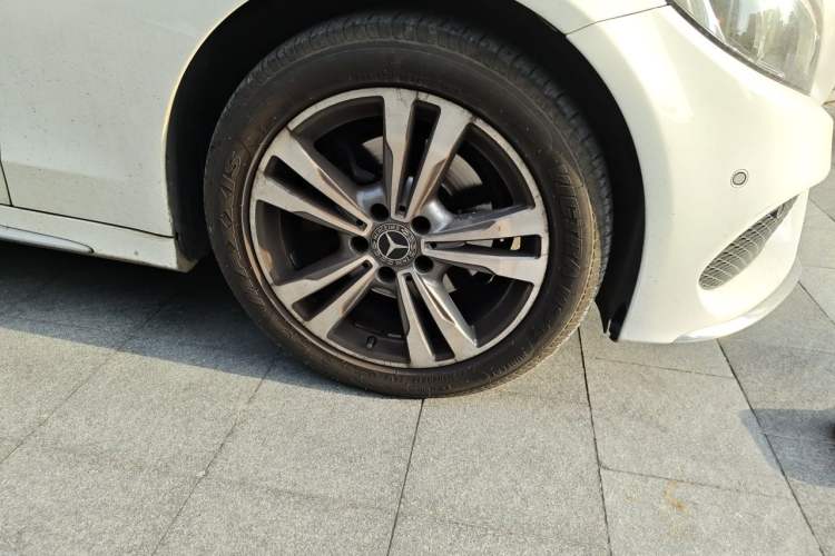 Used Mercedes-Benz C-Class 2017 Facelift C 200 L Sport Edition Right Front Wheel Hub
