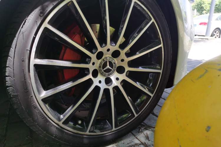 Used Mercedes-Benz C-Class 2017 C 200 4MATIC Coupe Right Front Wheel Hub