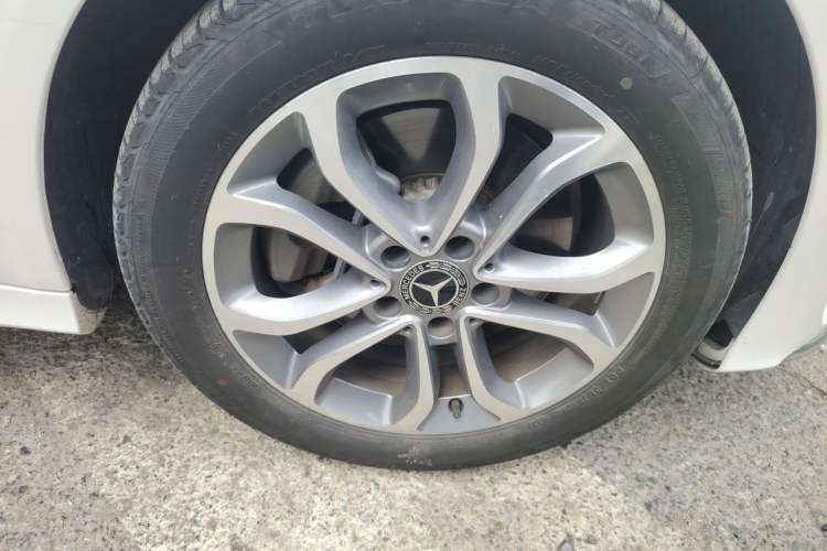 Used Mercedes-Benz C-Class 2017 Restyled C 180 L Fashion Edition Sport Version Right Front Wheel Hub