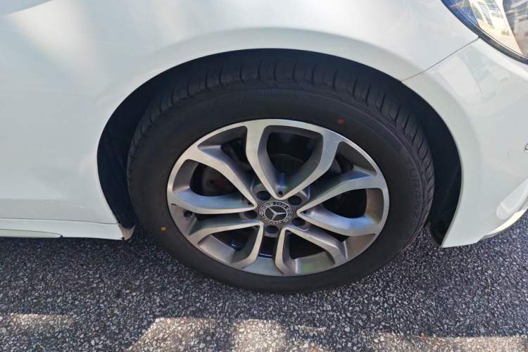 Used Mercedes-Benz C-Class 2017 Restyled C 180 L Fashion Edition Sport Version Right Front Wheel Hub