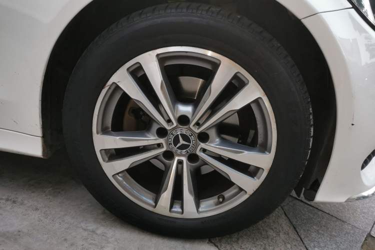 Used Mercedes-Benz C-Class 2017 Facelift C 200 L Sport Edition Right Front Wheel Hub