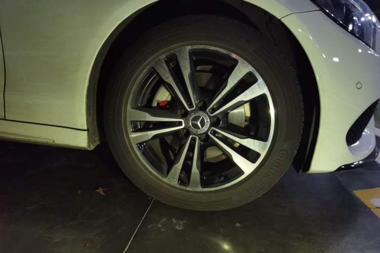 Used Mercedes-Benz C-Class 2017 Restyled C 200 Sport Edition Right Front Wheel Hub