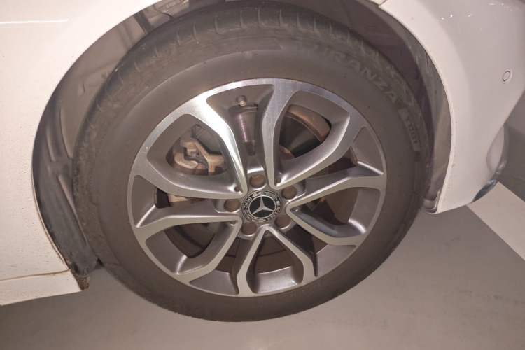Used Mercedes-Benz C-Class 2017 Restyled C 180 L Fashion Edition Sport Version Right Front Wheel Hub