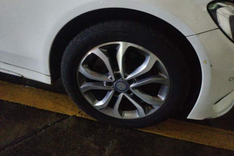 Used Mercedes-Benz C-Class 2017 C 180 L Sport Edition Right Front Wheel Hub