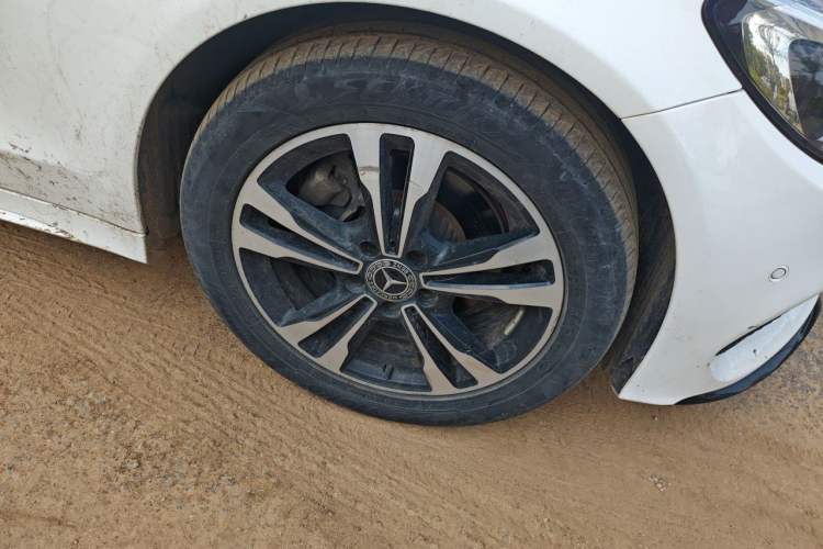 Used Mercedes-Benz C-Class 2017 C 200 Sport Edition Right Front Wheel Hub