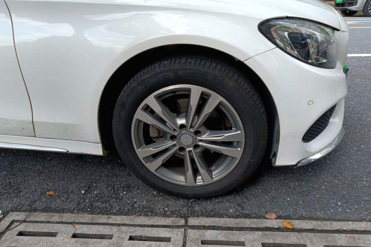 Used Mercedes-Benz C-Class 2017 Facelift C 200 L Sport Edition Right Front Wheel Hub