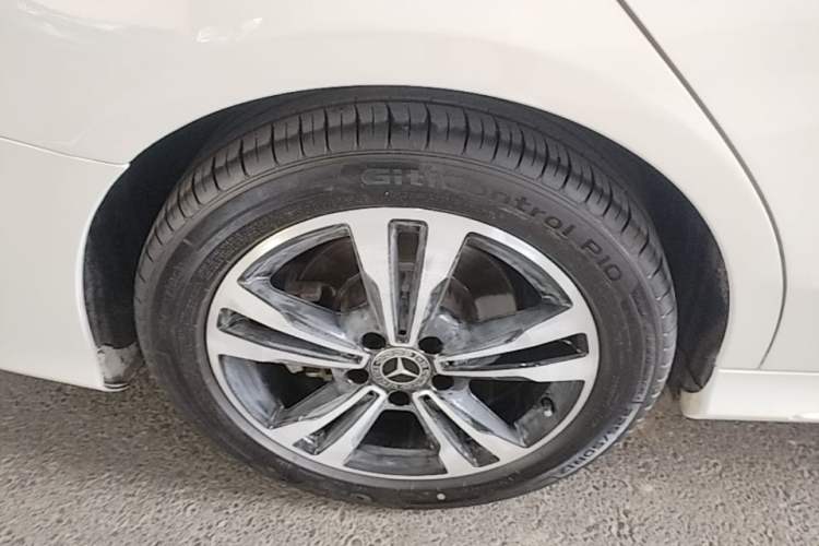 Used Mercedes-Benz C-Class 2017 Restyled C 200 Sport Edition Right Rear Wheel Hub