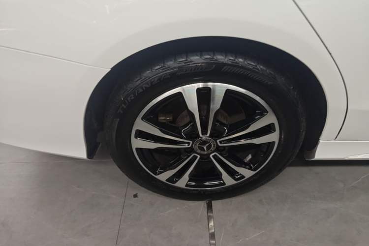Used Mercedes-Benz C-Class 2017 Restyled C 200 Sport Edition Right Rear Wheel Hub