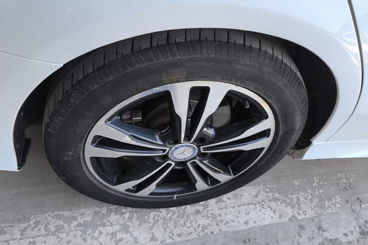 Used Mercedes-Benz C-Class 2017 C 200 Sport Edition Right Rear Wheel Hub