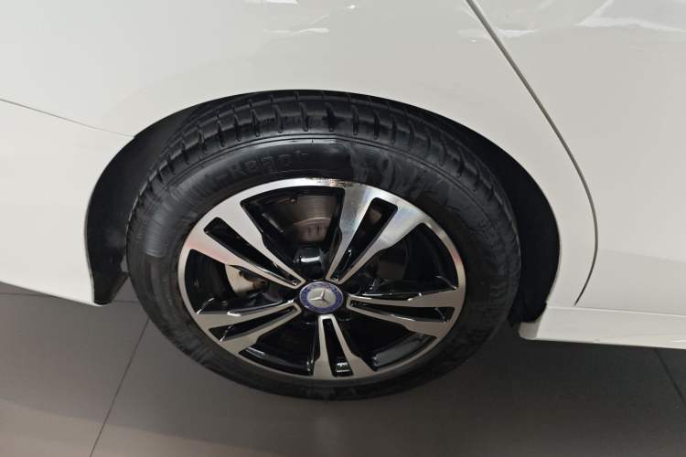 Used Mercedes-Benz C-Class 2017 Restyled C 200 Sport Edition Right Rear Wheel Hub