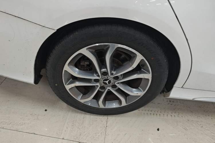 Used Mercedes-Benz C-Class 2017 Restyled C 180 L Fashion Edition Sport Version Right Rear Wheel Hub