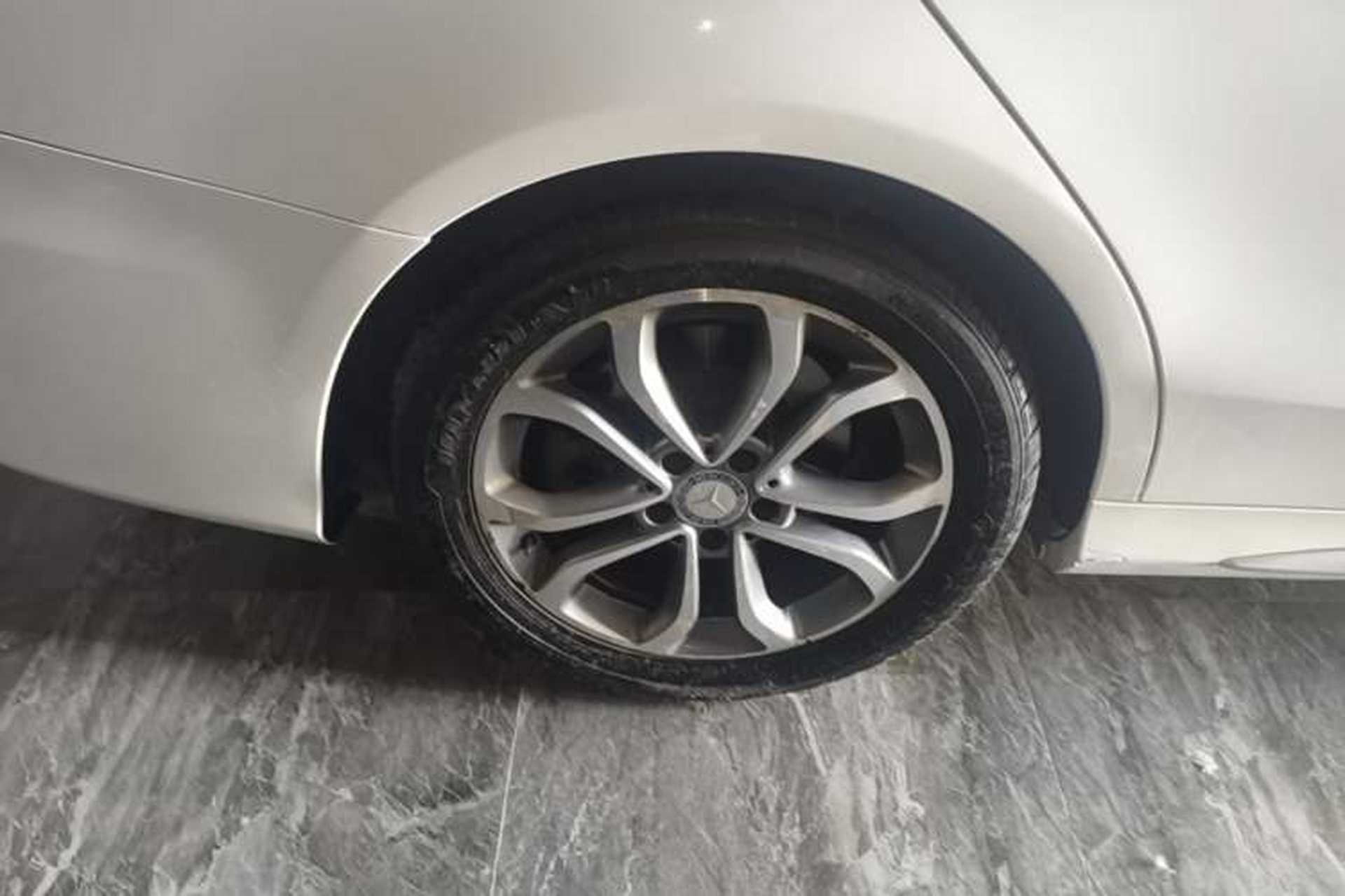 Used Mercedes-Benz C-Class 2017 Revised C 180 L Dynamic Sports Edition Right Rear Wheel Hub