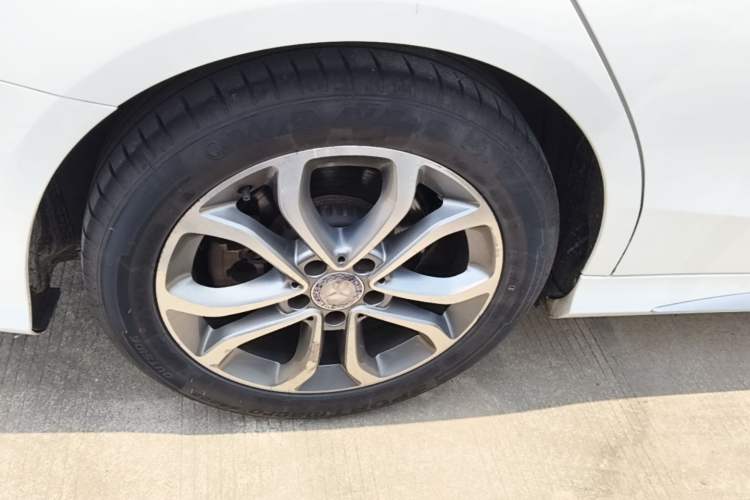 Used Mercedes-Benz C-Class 2017 Restyled C 180 L Fashion Edition Sport Version Right Rear Wheel Hub