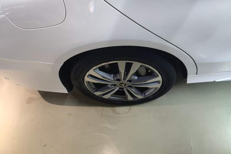 Used Mercedes-Benz C-Class 2017 Facelift C 200 L Sport Edition Right Rear Wheel Hub