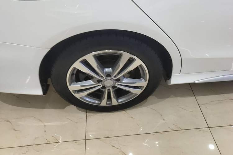 Used Mercedes-Benz C-Class 2017 C 200 L Sport Edition Right Rear Wheel Hub