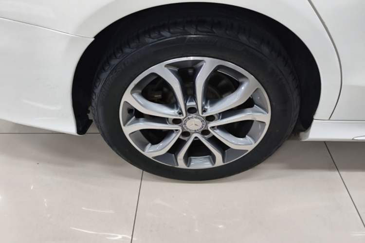 Used Mercedes-Benz C-Class 2017 Revised C 180 L Dynamic Sports Edition Right Rear Wheel Hub