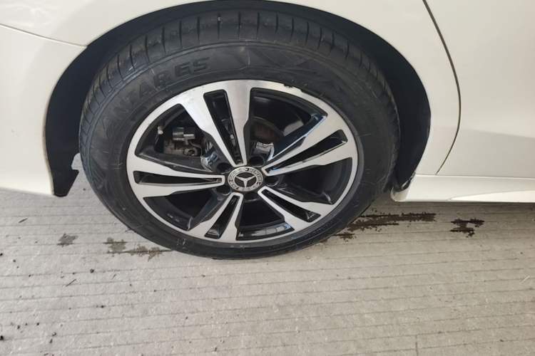 Used Mercedes-Benz C-Class 2017 Restyled C 200 Sport Edition Right Rear Wheel Hub