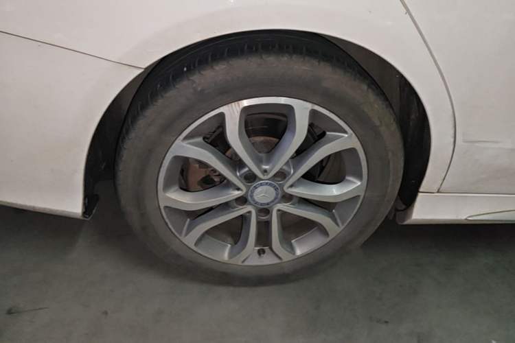 Used Mercedes-Benz C-Class 2017 C 180 L Sport Edition Right Rear Wheel Hub
