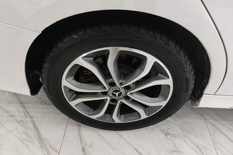 Used Mercedes-Benz C-Class 2017 Restyled C 180 L Fashion Edition Sport Version Right Rear Wheel Hub