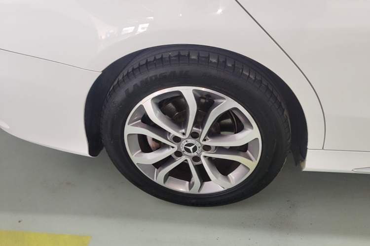 Used Mercedes-Benz C-Class 2017 Restyled C 180 L Fashion Edition Sport Version Right Rear Wheel Hub