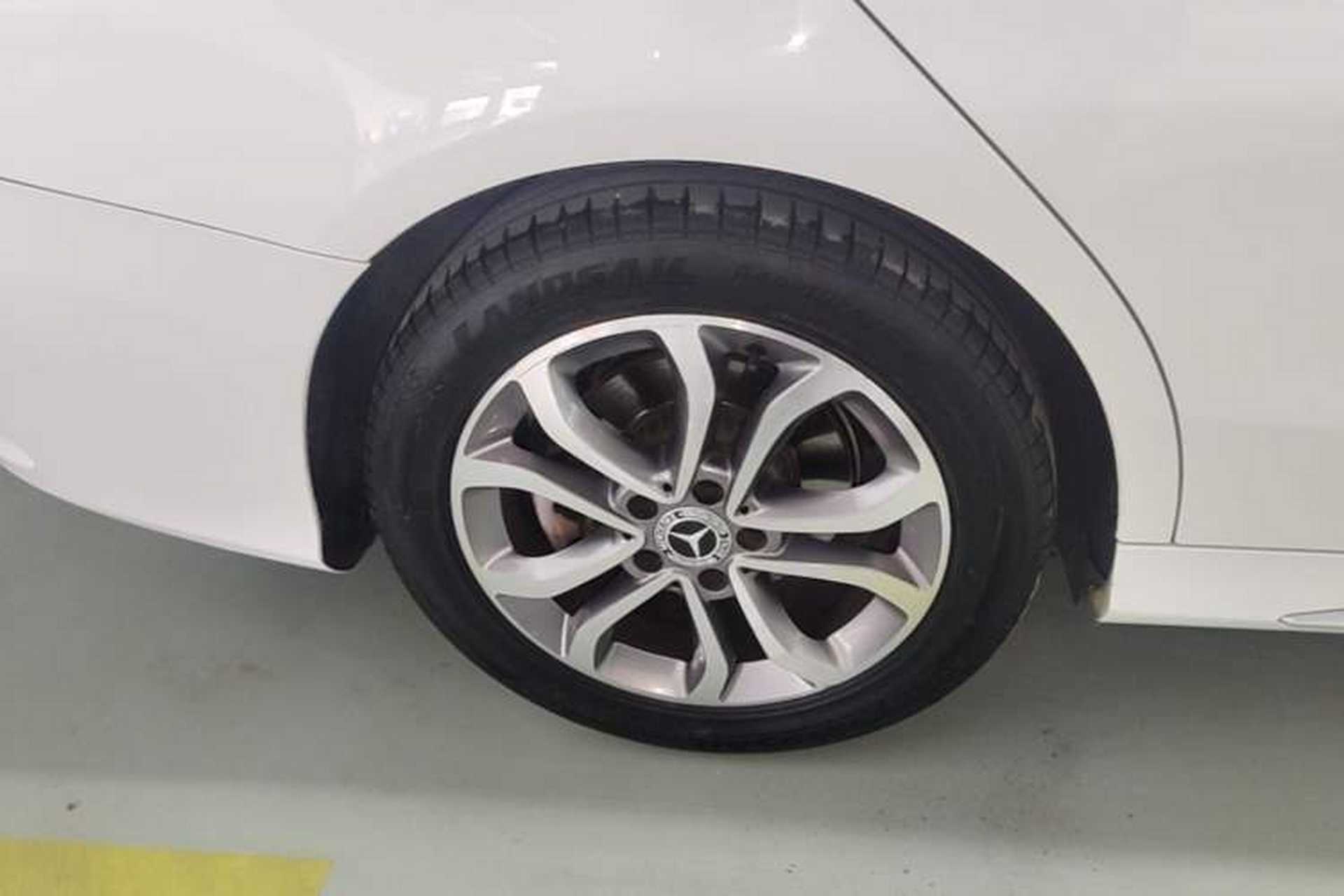 Used Mercedes-Benz C-Class 2017 Restyled C 180 L Fashion Edition Sport Version Right Rear Wheel Hub