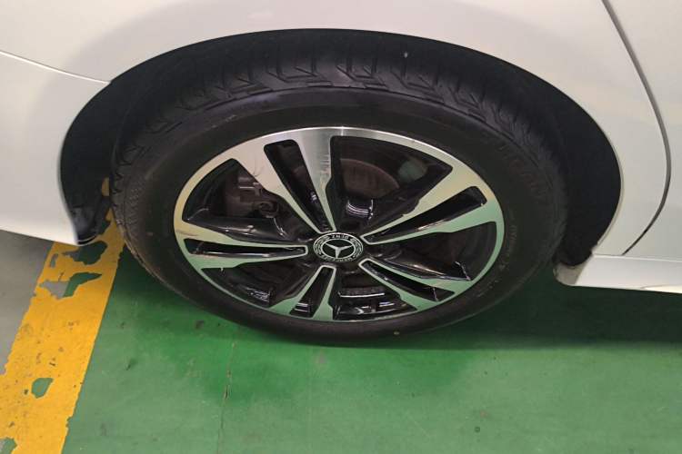Used Mercedes-Benz C-Class 2017 Restyled C 200 Sport Edition Right Rear Wheel Hub