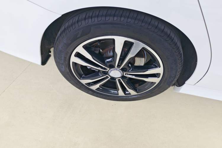Used Mercedes-Benz C-Class 2017 Restyled C 200 Sport Edition Right Rear Wheel Hub