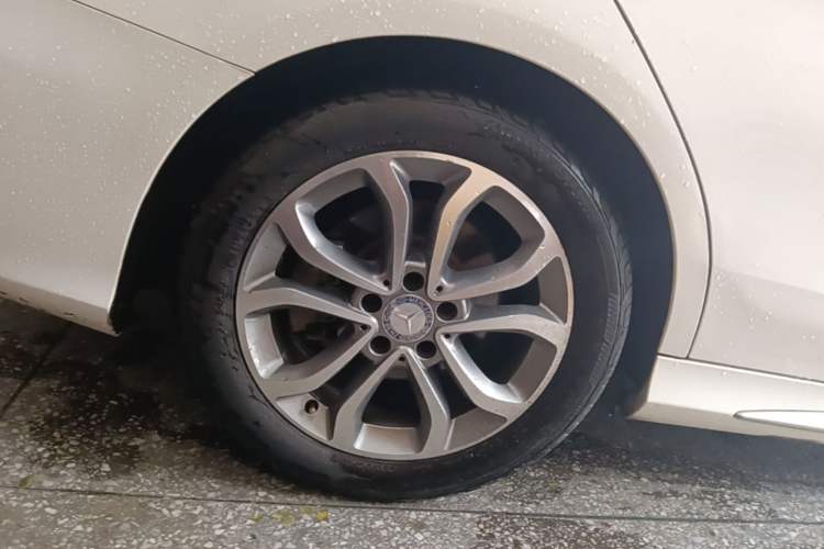 Used Mercedes-Benz C-Class 2017 C 180 L Sport Edition Right Rear Wheel Hub