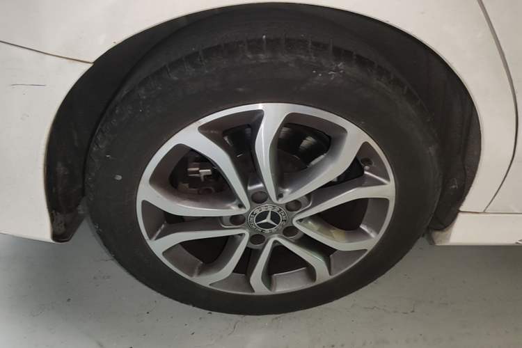 Used Mercedes-Benz C-Class 2017 Restyled C 180 L Fashion Edition Sport Version Right Rear Wheel Hub